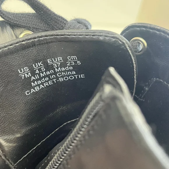 Black Ankle Booties Low Heel Side Zip Comfort Boots Size 7 Naturalizer Cabaret - Picture 11 of 13